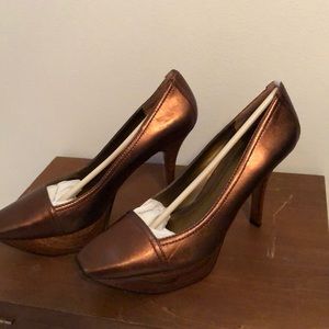Nine West size 10 M brownish gold